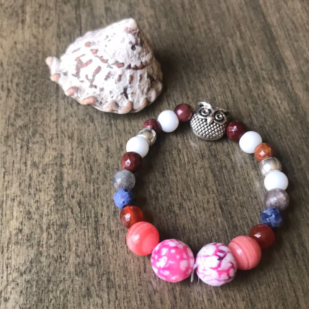 Handmade girls beaded stretch bracelet - Picture 3 of 5